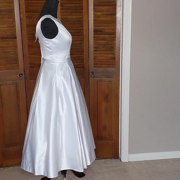 White 1950s Style Satin A-Line Tea Length Wedding Dress and Bow Veil Sz 6 - Picture 4 of 17